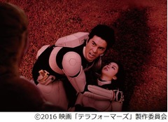 「テラフォーマーズ」の本予告、豪華キャスト陣の“変異シーン”も。