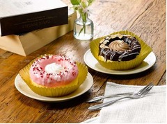 ホイップ絞った冷たいドーナツ、“純生クリーム”使用のローソン新商品。
