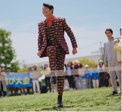 “億山さん”鈴木亮平が大縄跳びに挑戦「僕は身長が大きいので…」