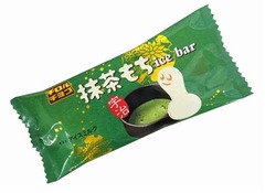 チロル宇治抹茶もちがアイスに、“もちグミ”イメージした餅ソース。