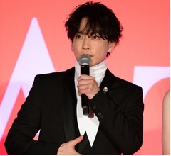 佐藤健、花粉シーズンの撮影で「鼻をかむたびに“白塗りメイク”はげた」