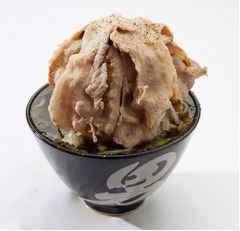 関西発“男のラーメン”東京へ、インパクト大の「神戸ちぇりー亭」。