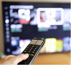 “テレビ番組の一気見”メンタルヘルスに良い影響が出る可能性、米大学の研究