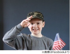 9歳少年が米戦争遺族に贈り物、“わらしべ長者”で得た旅行券など。