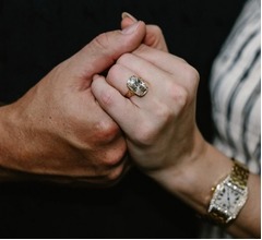 テイラー・スウィフト、8カラットのダイヤの婚約指輪は“8100万円超”