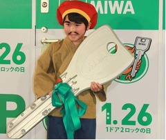 福くんの好きな人は「内緒！」、“福の神”姿でデジタル紙芝居挑戦。