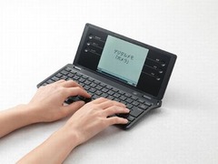 「ポメラ」に集大成モデル登場、Bluetooth採用でiPadやiPhoneとの連携も。