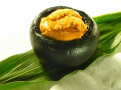 生うに使用の極上“うにまん”、伊勢丹新宿店で開催の催事に初登場。