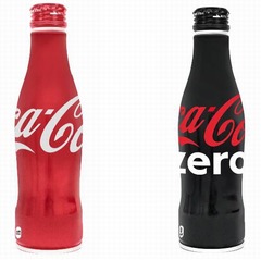 コカ・コーラスリムボトル上陸、“コンツアーボトル”誕生100周年に。