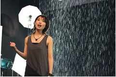 快進撃家入レオが雨中で歌う、デビュー2作目で“大役”に大抜擢。