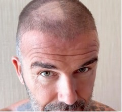 ベッカム、ヘアカットで頭頂部に“悲劇”…妻「正直に言うけど、ひどいわ」
