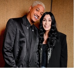 79歳の米大物女性歌手、39歳恋人との“40歳の年の差”批判を一蹴