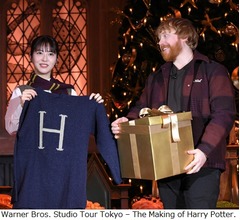 浜辺美波、“H”セーター贈られ大喜び「名前が浜辺で良かった！」