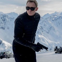 「007」今度はクルーが大けが、カメラ機材積んだトラックが小屋に激突。