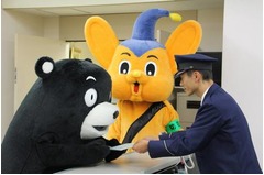 ピーポくんがくまモン慰める、“赤いほっぺ”まだ見つからず遺失物届。