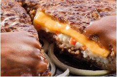 ハンバーグの中に“ポテサラ”、ステーキガストが驚きの食材包む10品。