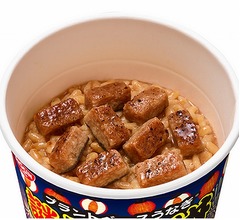 うなぎ不使用のカップメシ「日清謎うなぎ丼」、今年はパワーアップ&全国で発売へ