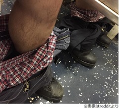 トイレの隣の人、同じパンツだ…