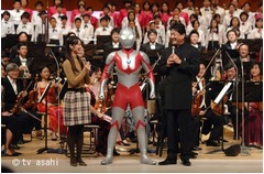 「題名のない音楽会」にウルトラマン、自ら交響楽団と合唱団を指揮。