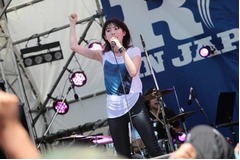 家入レオに満員の会場沸いた、「ROCK IN JAPAN FES.2012」に初出演。
