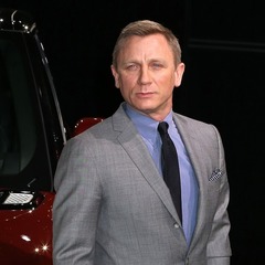 「007」新作の撮影に苦情殺到、深夜のロンドン上空をヘリが飛び回る。