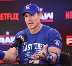 WWEの人気レスラー、“無許可撮影”のファンに注意促すシーンが話題に