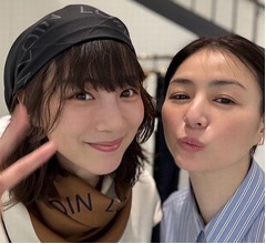 のん、久々に会った“お母さん”井川遥とにっこり「美しすぎます…」