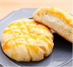 メロンパン×4種のチーズ、甘さと塩気が融合