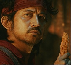 岡田准一「初体験でした、双子役（笑）」ひとりで“息の合った”2人分のアクションも
