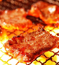牛角が肉2.9kg完食なら1万円、4月29日の“肉の日”に都内1店舗で。