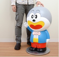 「うまい棒」キャラが巨大フィギュアに