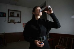 牛と羊の糞からガンに効く飲料、“神医”より伝えられた中国の民間療法。