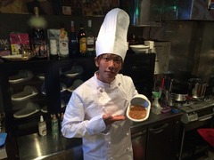 人類初のうんこ味カレー専門店、85％以上の人が「行きたくない」。