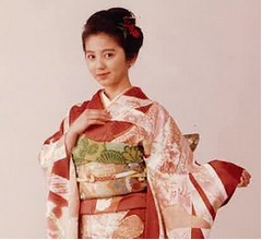 渡辺満里奈「中身はふにゃふにゃのあぶなかしい20歳でした」当時の振り袖姿に反響