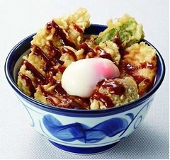 てんやが初の“BBQたれ”天丼、フルーティな味わいで楽しむ新しい一杯。