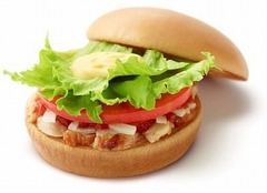 モスの朝バーガーに新メニュー、ゆず香るローストチキンのサンド。