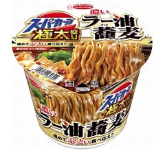 極太めん&濃厚“ラー油蕎麦”カップ化