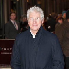 リチャード・ギアに新恋人か、“黒髪の女性”と手繋いでいたと目撃談。