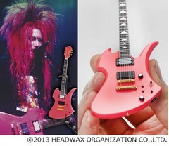 hideの20周年記念フィギュア、“SHOCKING PINK”を忠実に立体化。