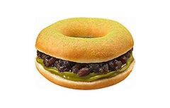 ドーナツであんこを“サンド”、クリスピー・クリーム×和菓子店で。