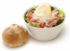 モスがパン付き豚しゃぶサラダ、“しっかりと野菜を楽しめる”メニュー。