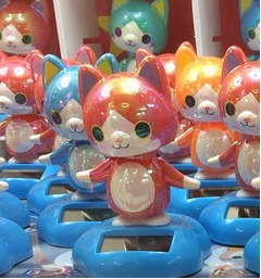 ジバニャンぽい?グッズを発見、ゲーセンに「オーロラニャンコ」登場。