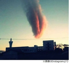 空に現れた“神の拳”に街は騒然