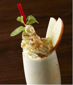 “飲むアップルパイ”カクテル、「居酒家 土間土間」が期間限定で。