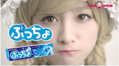 橋本環奈の美しき“金髪ドール”姿、「ぷっちょ」新CMシリーズで披露。