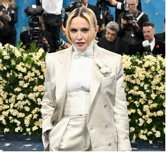 マドンナ、「世界エイズデー」黙殺するトランプ大統領と政権に怒り露わ