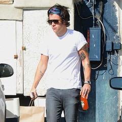 1Dハリーがお気に入りのアイス、12月限定品を特別に用意してもらう。