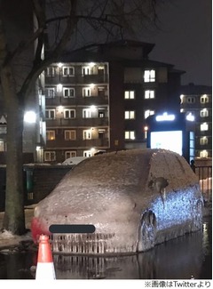 “完全に凍った車”が話題に