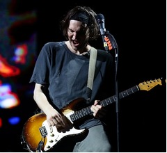 元レッド・ホット・チリ・ペッパーズのギタリスト“刑務所入り”免れる、車で過失致死
