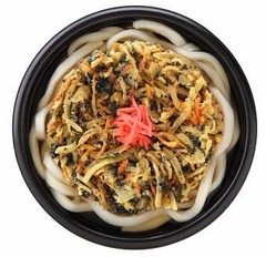 ファミマが“俺の”初のうどん、極太麺に通常の約2倍のかき揚げ。